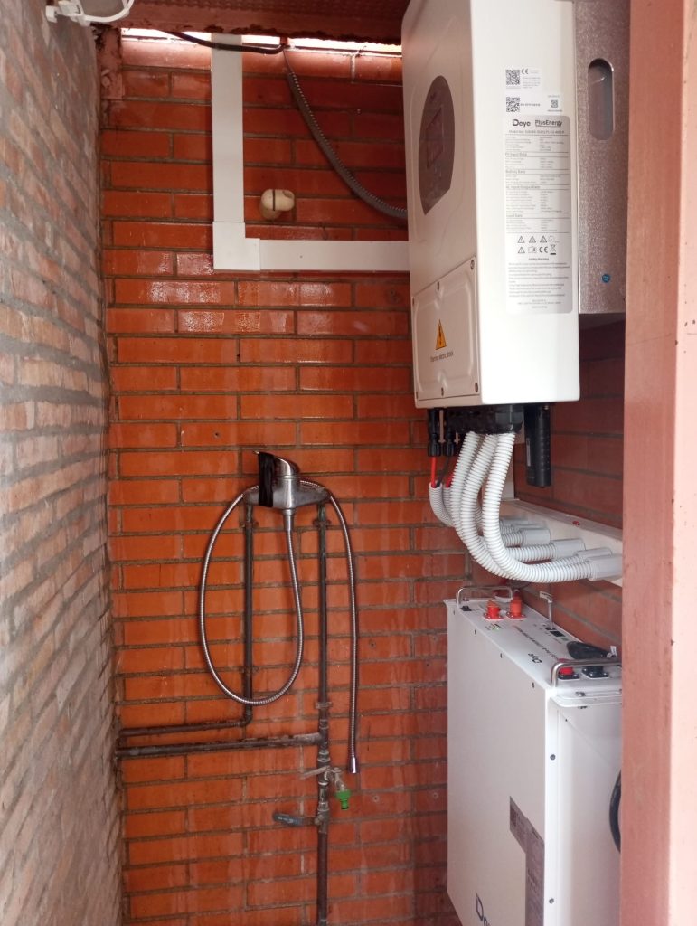 Instalacion de placas solares en la Sierra de Aracena 717130405